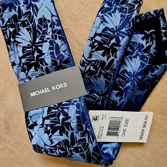 Michael Kors Blue Leaf Pattern Men's Tie - Picture 2 of 4